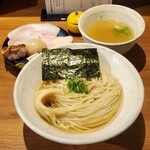 ジャパニーズ ラーメン 五感 - 