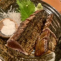 寅八商店 心斎橋店 - 鰹の藁焼きタタキ