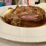 洋食デッサン - 肉も極厚！250gくらいって言うてたけど…
      そんなワケないꉂ(ˊᗜˋ*)w
      極厚だけに顎が疲れる覚悟してたけど、極柔！
      口の中で溶けてく柔らかさ！
      ソースを含め仕込みの凄さを感じられる逸品♪
      極ウマ♡