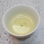 日本料理 TOBIUME - お飲み物⓪1》出品玉露【温めのお茶】(八女茶、奥八女:星野製茶園) 【同行者遅れ待ちに例外的に提供】 
      暑い日だったので最初は温めな温度のお茶
      八女茶の香りと甘みを楽しみました