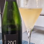 日本料理 TOBIUME - お酒⑪ユグノー・タサン・シャンパーニュ・キュヴェ・シグネーチャー・ミレジム2017(シャンパーニュ、フランス)
      葡萄品種:ピノ・ノワール1/3、シャルドネ1/3、ピノ・ブラン1/3