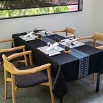 日本料理 TOBIUME - 店内はスタイリッシュなフレンチみたい、BGMはピアノのクラシック音楽やJAZZが流れ、ゆったりとお料理&お酒を存分に楽しむことが出来ます。