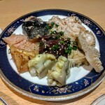 韓感 - ホルモン5品盛合わせ