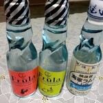 友桝飲料 - 1番右は横須賀ラムネです(^o^;)　左側がライチ、真ん中がラ・フランスです