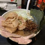 一条流がんこ総本家分家四谷荒木町 - うなぎ100、チャーシュー、たまご、ねぎ、のり、焦がしネギ