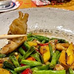 喜なさる - 揚げ巻き貝とささげ豆のバター醤油ソテー
      季節物？美味しい