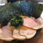 ラーメン 末廣家 - チャーシュー麺（ドーン）