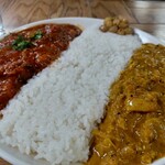 葡萄舎 - ダブル@1,200円
      （ナストマトカリー
      、キャベツのココナッツカリー）