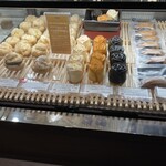 CACAO SAMPAKA - ショーケース（シュークリーム・マドレーヌ）