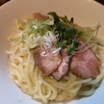 燦燦斗 - 油そば。具はあえて少なく、輝く麺が完全に主役です