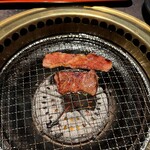 米沢牛・焼肉 さかの - 米沢牛上カルビ（上）米沢牛上ロース（下）