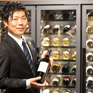 ソムリエが厳選した100種類以上のワインと料理とのペアリング