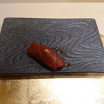 寿司赤酢・望月 - 赤身漬(福井県産地辛子のせ)