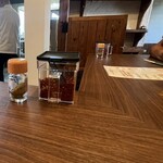 中華そば タンポポ - 卓上には山椒　唐辛子のみ‼️