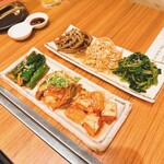 焼肉 神宮 - キムチ盛り合わせ&ナムル盛り合わせ