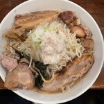 ロクゴーガッツ - この豚野郎ラーメン醤油大盛　ヤサイ＆背脂