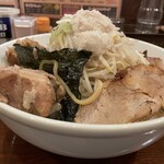 ロクゴーガッツ - この豚野郎ラーメン醤油大盛　ヤサイ＆背脂