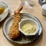 黒豚とんかつ ほり壱 - 新メニューのエビフライ　自家製のタルタルにディップし＋芋焼酎×ソーダ―で食べるべし