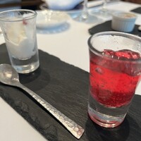 ラ・ブランシュ - 玉葱ソルベに赤紫蘇ジュレ