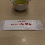 みはし 東京駅一番街店 - お手拭きとお茶