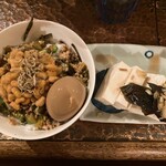 タイニーカフェ - 納豆丼煮卵付き、冷奴