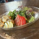 焼きもの家 慶 - ここの照明では見た目の通り撮るのが難しい。今日は背後からの太陽光が支配的なので、ほぼ肉眼で見えてる通りに撮れた。うまそうだし、実際美味しい。