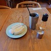 黎明 - メニューが無いので普通はある筈の

●アイスコーヒー　450円

■モーニングはトーストかサンドイッチが選べます

と話されたので

●モーニングサービス（サンドイッチ）＋0円

を注文してみた