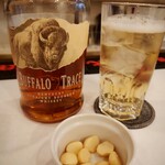お酒の美術館 - 料理写真:バッファロートレース ソーダ割 900円
