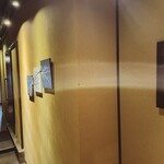 川崎 鮨 よこ田 - アートもトイレも素敵。好きなセンスでした。落ち着く店内でした。