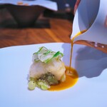 IL GARAGE - ハモのフリット。メロンをピクルスにしてのっけて。塩漬けにしたクスクスとグースベリーを添える。