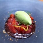 IL GARAGE - デザート。ミントとディルのアイス。イチゴとルバーブのコンポート。