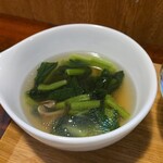 キッチン ブルー グローブ - ほうれん草スープのアップ