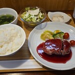 キッチン ブルー グローブ - 三元豚肩ロースポシェ　はちみつと赤ワインピネガーのソース