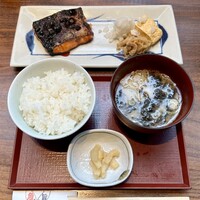 圓 弁柄 渋谷ストリーム - サーモン塩麹漬け焼き定食¥1,280