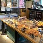 アールベイカー インスパイアード バイ コートロザリアン - 内観