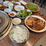 흥부골숯불돼지갈비 - 