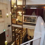 Salon de Patina - 2階から吹き抜けを