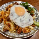 大衆中遊華食堂 八戒 - スパイスラム炒麺