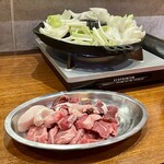 大衆中遊華食堂 八戒 - 生ラムジンギスカン 三種盛(チャックロール、マトン、ショルダー)
