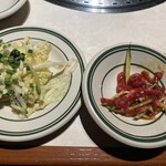 Yakiniku BarBies - 本日のサラダ
      CLASSICユッケ
      