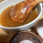 けんぞう蕎麦 - おろしそばのつゆとけんぞうそばの辛み大根のダシ