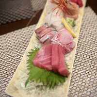 志希 - 生本鮪中とろ・天然真鯛・しまあじ・剣先イカ・甘えび