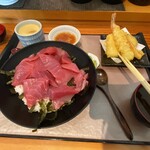 魚屋 - 赤だし、漬物、茶碗蒸し付き　ランチの天ぷらを追加