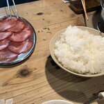 レトロ焼肉たろう食堂 - 