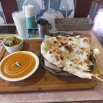 レッド・チリ - Aセットポークカレー甘口 プレーンラッシー