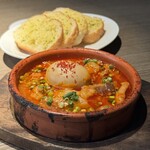 昇家 - 名物 煮込み(ガーリックトースト追加)