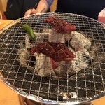 炭火焼肉エイト - 一番良い状態で食べたいから一気に乗せたりしません‼︎