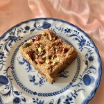 Chilling Coffee&Bake - ナッツとホワイトチョコレートのブロンディ