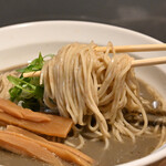 NIBOSHI MANIA - キビナゴ煮干の冷やかけ　麺リフト