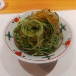 鮨 波やし - 箸休めに、きゅうり、沢庵、しそ、みょうがなど